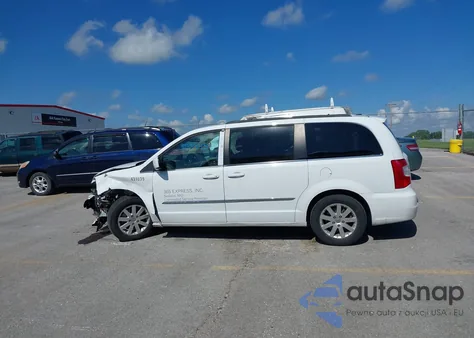 2015 Chrysler Town & Country Touring from USA, damaged, VIN 2C4RC1BG1FR697899